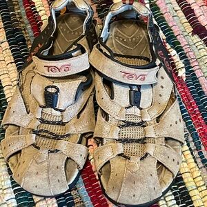 Teva Closed Toe Hikers